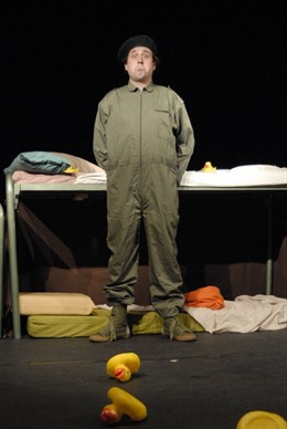  'Hay Una Guerra En Mi Habitación'