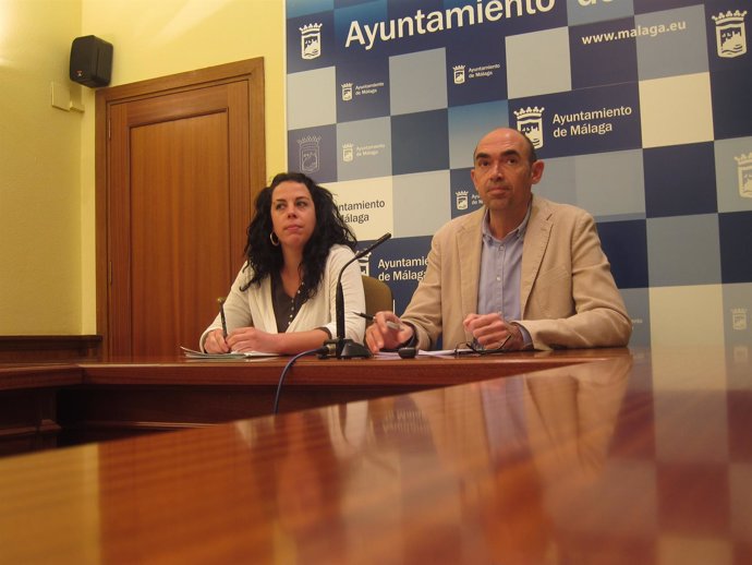 El portavoz municipal de IU, Eduardo Zorrilla, presenta moción antidesahucios