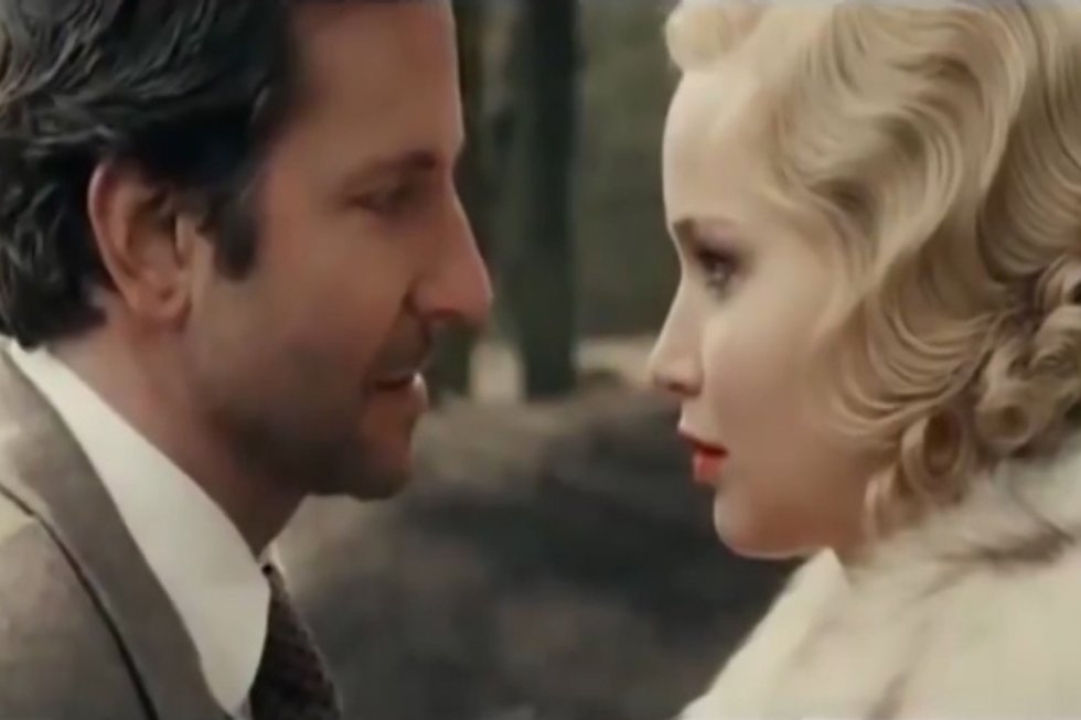 Brandley Cooper y Jennifer Lawrence pillandos juntos