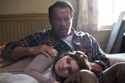 Arnold Schwarzenegger cuida de su hija zombie en el tráiler de Maggie