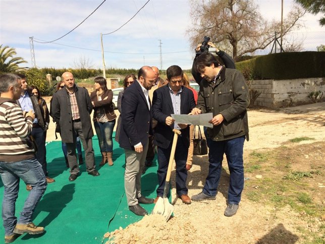 Puesta de la primera piedra de las obras en el Camino de los Carrizales