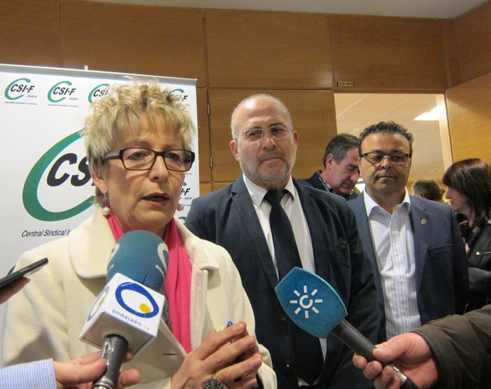 Víboras atiende a los medios. 