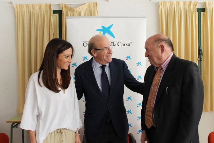 La directora de la Obra Social La Caixa, Rocío Pizarro, con Pedro Rodríguez.