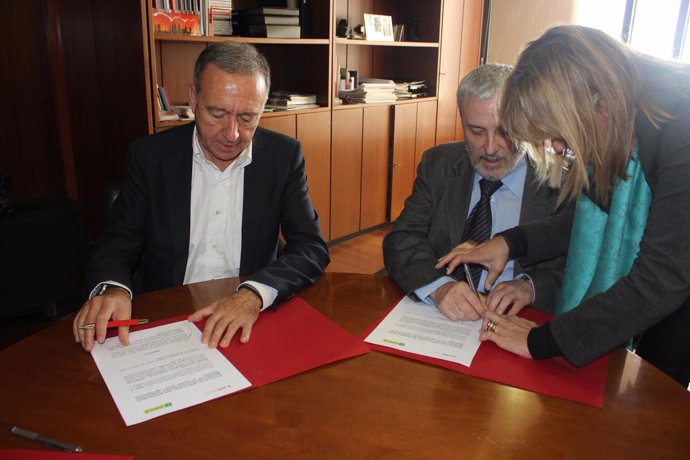 Firma del acuerdo entre la Once y AMB