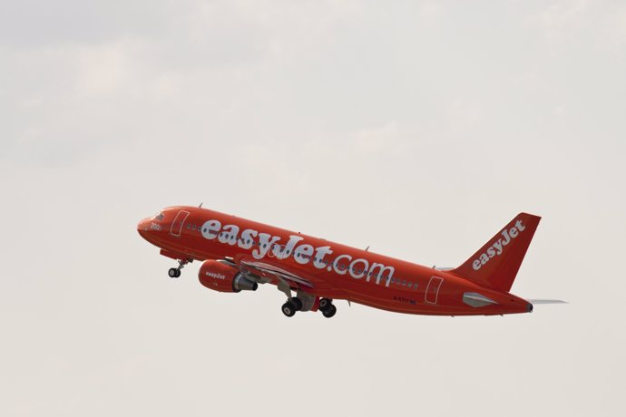 Avión 200 De Easyjet