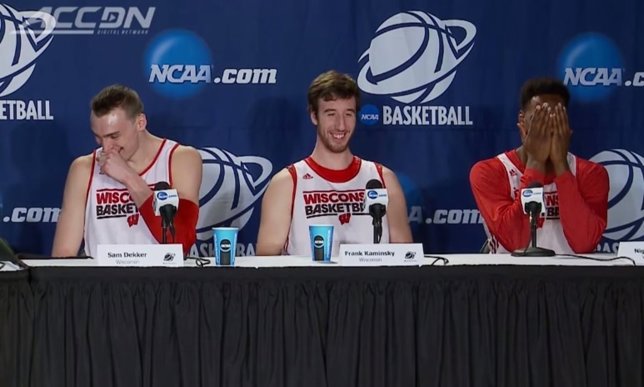 Nigel Hayes durante la conferencia de prensa