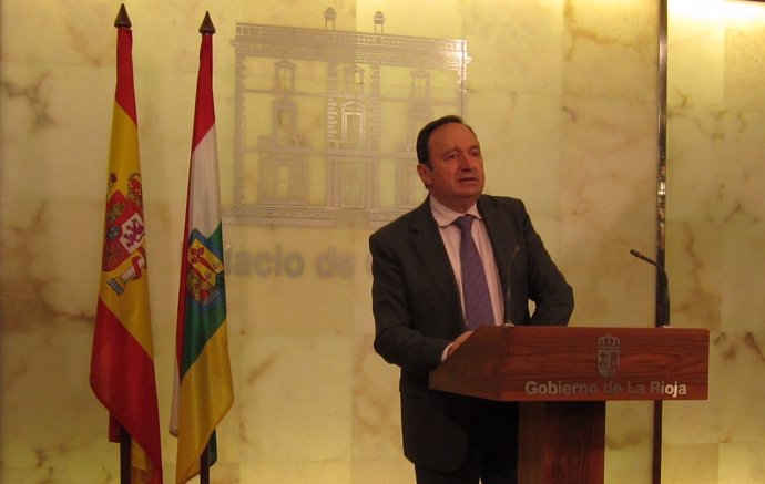 Pedro Sanz, presidente del Gobierno riojano, analiza Ley vino