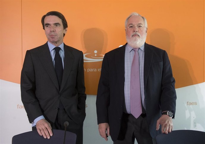 José María Aznar y Miguel Arias Cañete en FAES