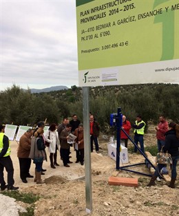 Colocación de la primera piedra de la adecuación en la JA-4110.