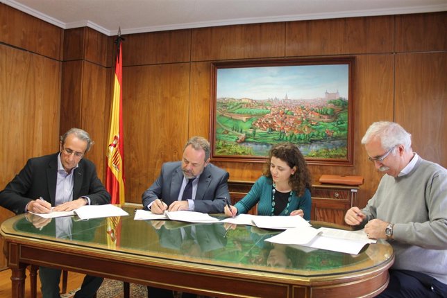 Fotografía. El Delegado Del Gobierno En CLM, Jesús Labrador, Firma El Protocolo 