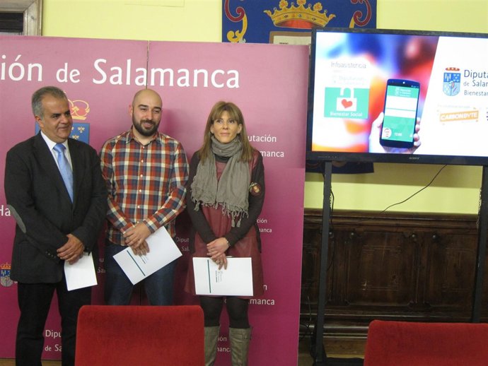 José María Sánchez y Eva Picado (izq y drcha) con Juan Manuel Zarza (centro)