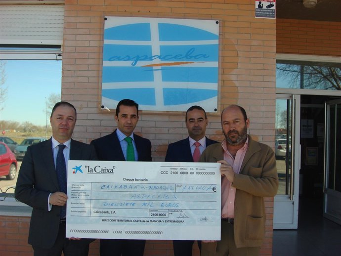 Entrega de cheque a Aspaceba