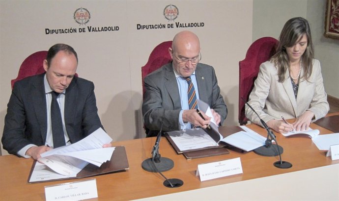 De izquierda a derecha: Carlos Villar, Jesús Julio Carnero y Ángela de Miguel