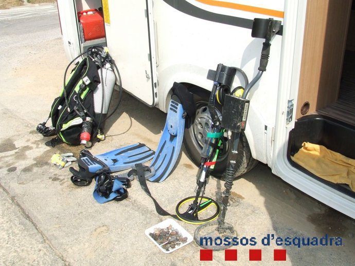 Material decomisado a un submarinista en L'Escala