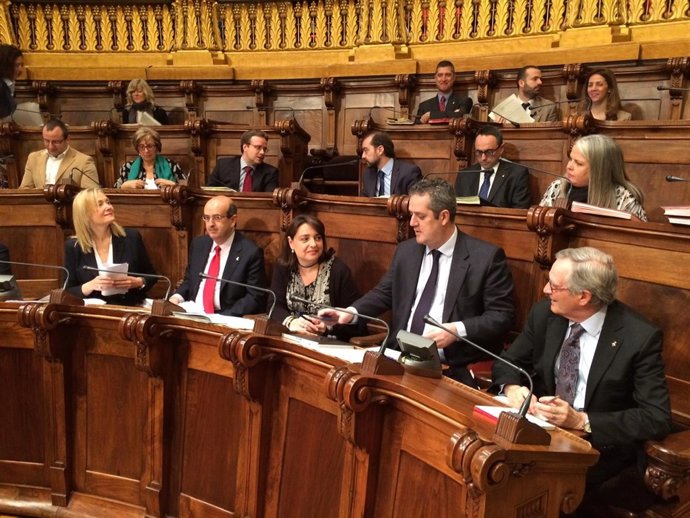 Pleno del ayuntamiento de barcelona