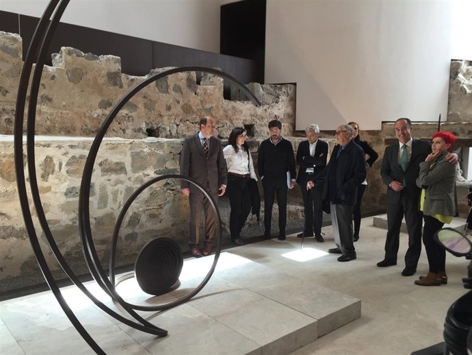 Martín Chirino durante la presentación de sus obras