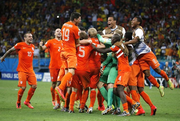 Holanda despierta a Costa Rica en los penaltis