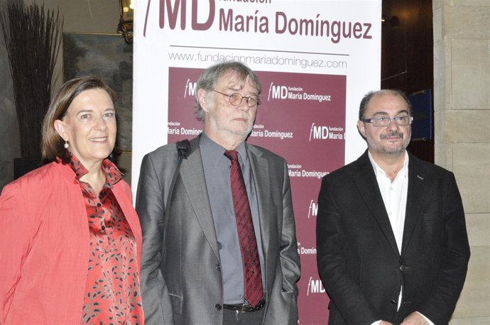 Javier Lambán e Inés Ayala (PSOE) con Michael Ehrke, de la Fundación Ebert.