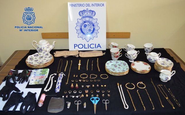 Joyas y otros efectos recuperdos por la Policía en A Coruña.
