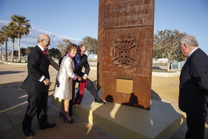 El alcalde inaugura el monumento 