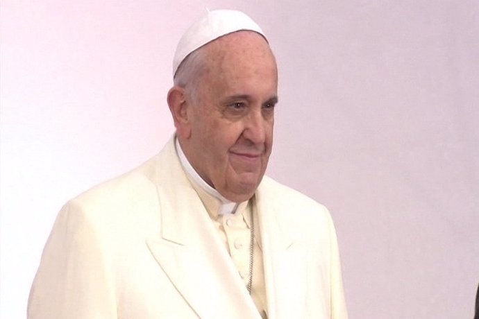 Subastan el iPad del Papa Francisco en Montevideo