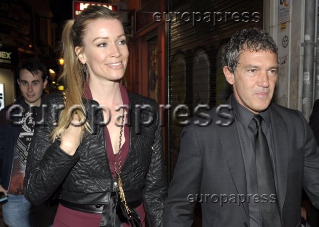 ANTONIO BANDERAS SU PRIMERA SEMANA SANTA MAÑAGUEÑA CON NICOLE KIMPEL 