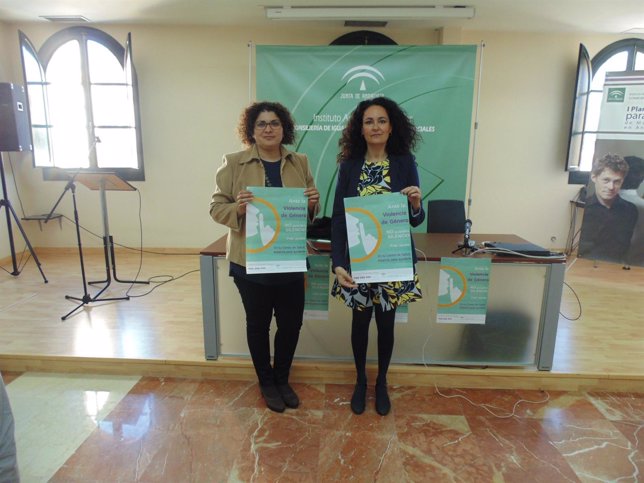Eva Salazar y Lourdes Martín presentan una campaña de sensibilización. 
