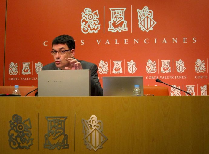 El portavoz de Compromís en las Corts, Enric Morera, en rueda de prensa.