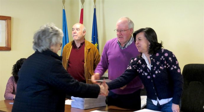 María Jesús Álvarez, a la izquierda 