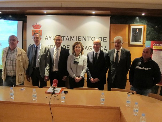 General Begoña Nieto junto a autoridades de Salamanca en la presentación 