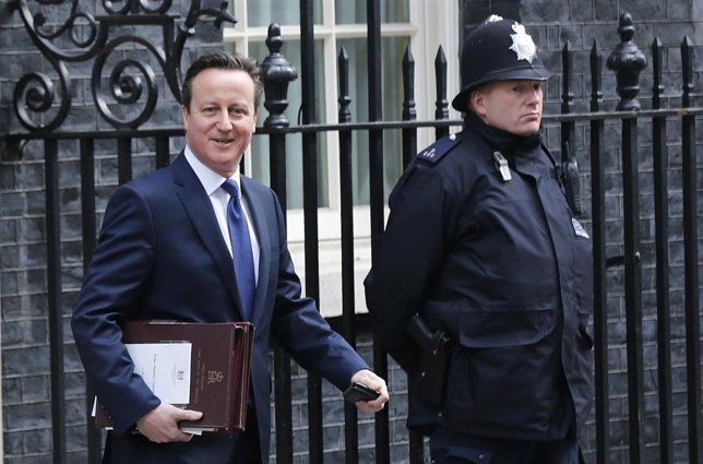 David Cameron sale de Downing Street