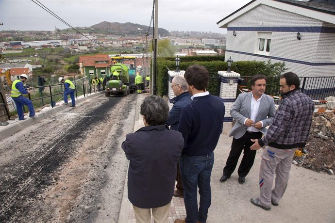 El alcalde en las obras de Cacicedo