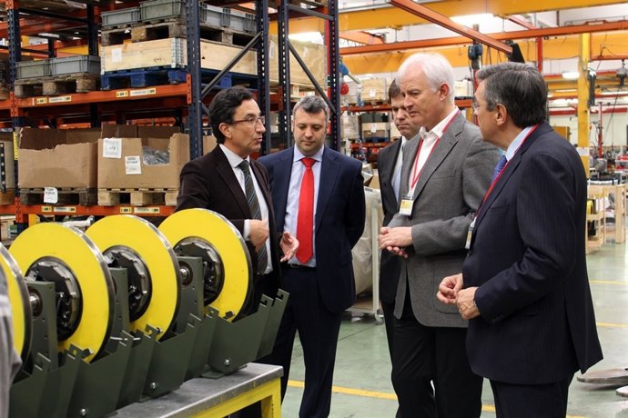 Eloy Suárez en la fábrica Schindler del Polígono Empresarium