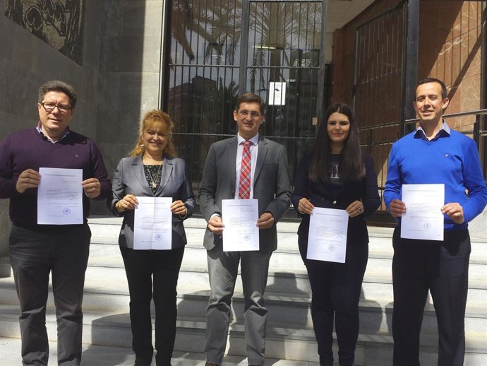 Los diputados autonómicos socialistas, con su acta 