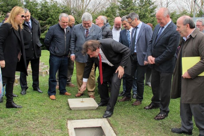 Colocación de la primera piedra de la pasarela peatonal de Híjar