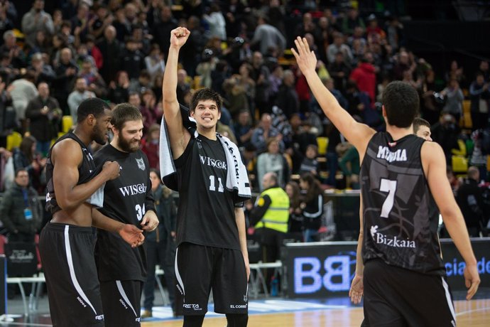 Marko Todorovic celebra con el Bilbao Basket