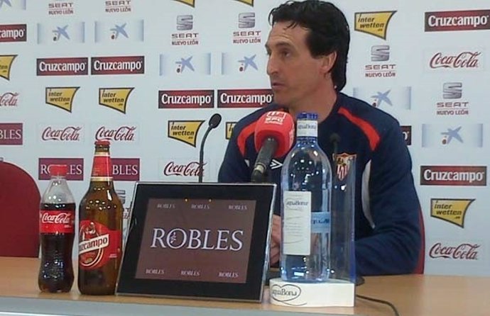 Unai Emery en rueda de prensa con el Sevilla