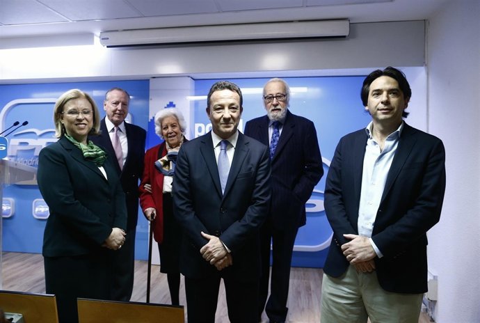 Esperanza Aguirre hace un examen a los candidatos en la sede del PP