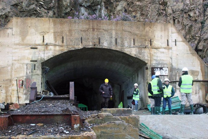 Entrada del túnel de la mina de Riotinto