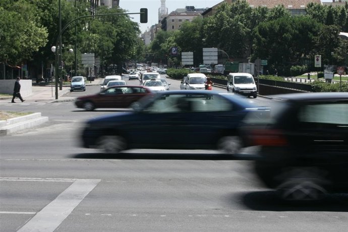 Recursos de tráfico. Carreteras. Coches. 