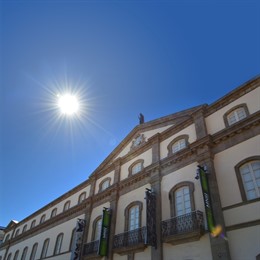 Fachada del Museo de la Naturaleza y el Hombre