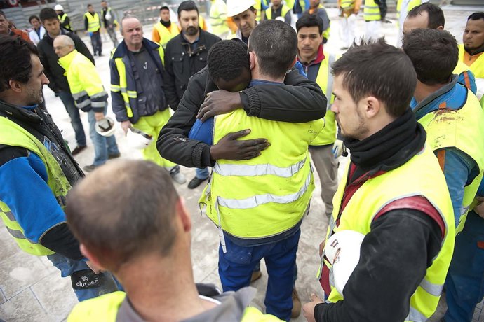 Concentración por el trabajador muerto en Valdecilla 