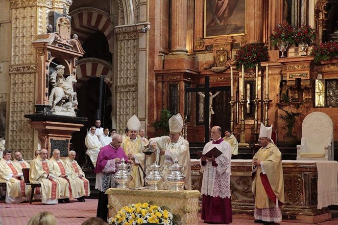 Un momento de la Misa Crismal en la Catedral de Córdoba