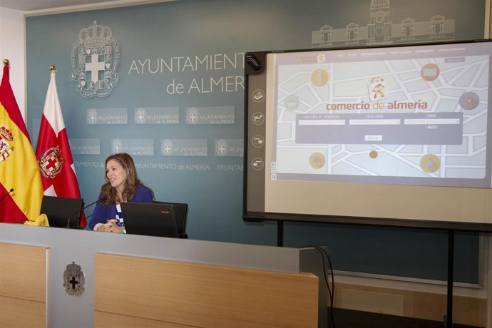 Martínez Labella presenta la web de comercio en rueda de prensa