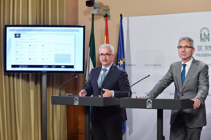 Jiménez Barrios y Vázquez en rueda de prensa tras el Consejo de Gobierno