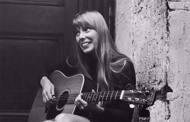 La cantautora Joni Mitchell, hospitalizada en Los Ángeles