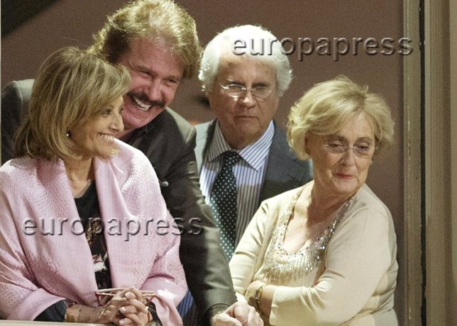 María Teresa Campos y Edmundo, muy cariñosos con la familia de testigo