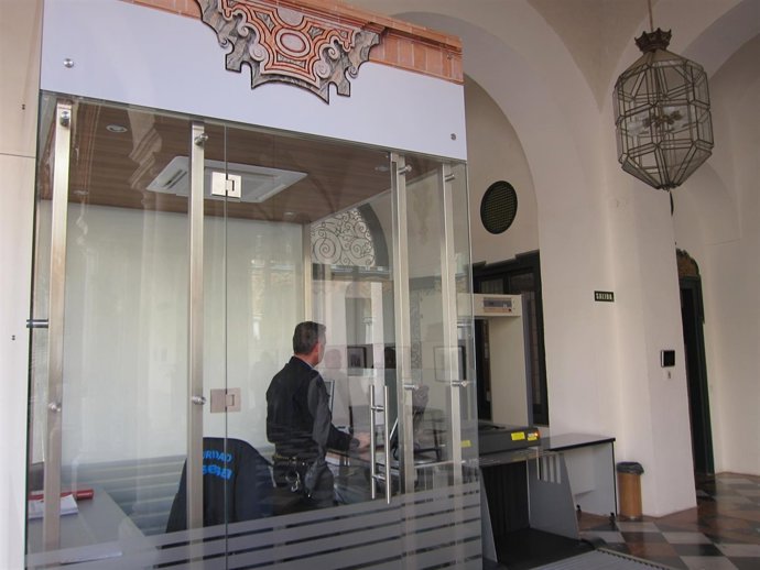 La nueva garita en el control de acceso al Palacio de la Merced