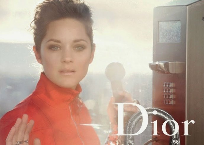 MARION Cotillard LA LADY DIOR FUTURISTA