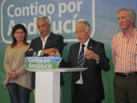 Arenas dice que el "mejor aval" del PP es Rajoy y aboga por su "participación intensa" en el debate local